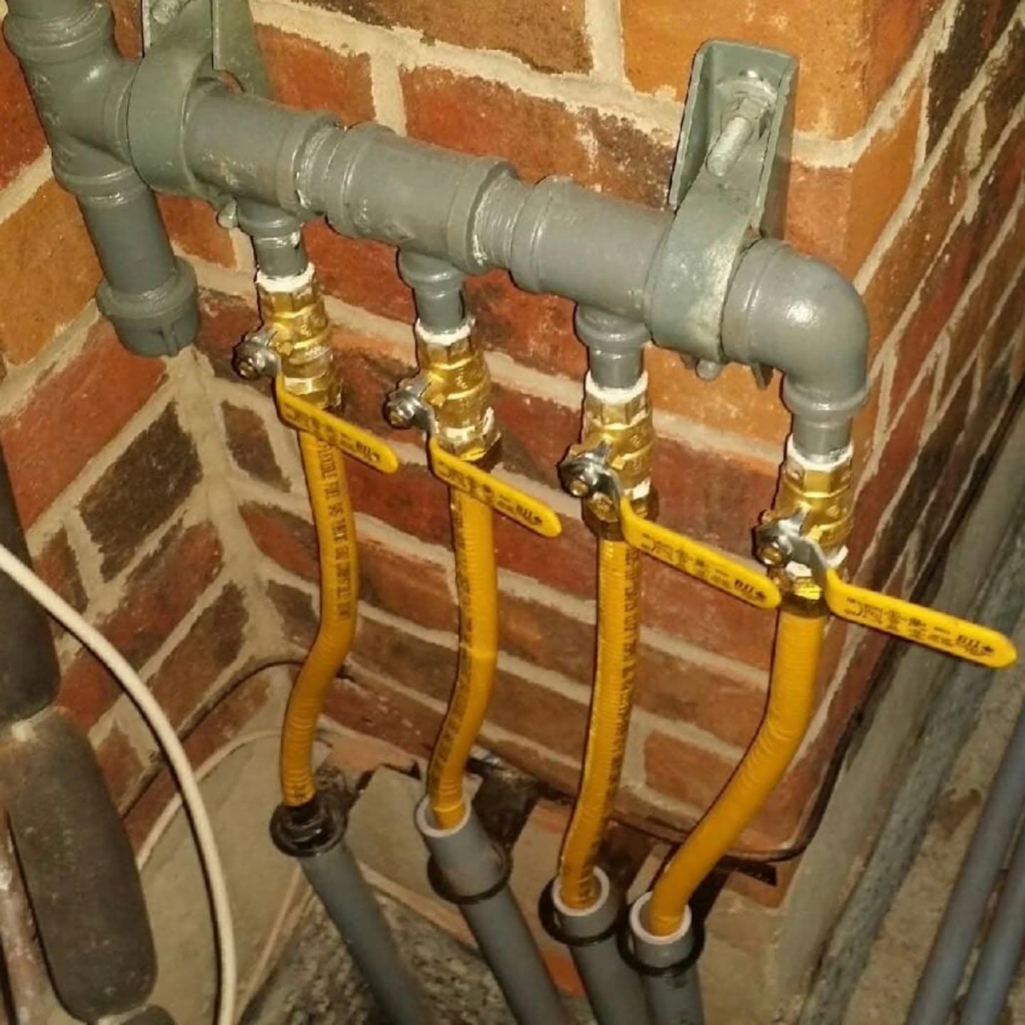 Four-line residential gas manifold permitted and pressure tested